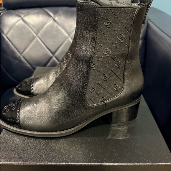 CHANEL Short Boot - Picture 5 of 10